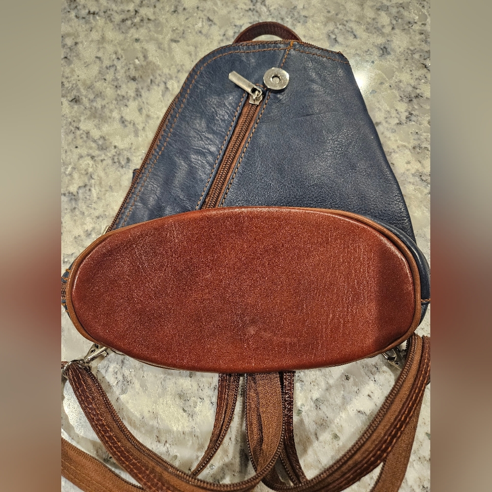 Ladies Small Vera Pelle Navy Blue Leather Backpack Shoulder Bag - Picture 3 of 13